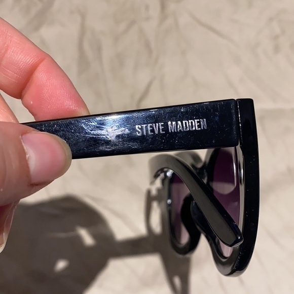 Steve  Madden sunglasses - Picture 3 of 5